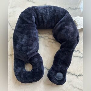 Brookstone massage neck wrap, navy blue